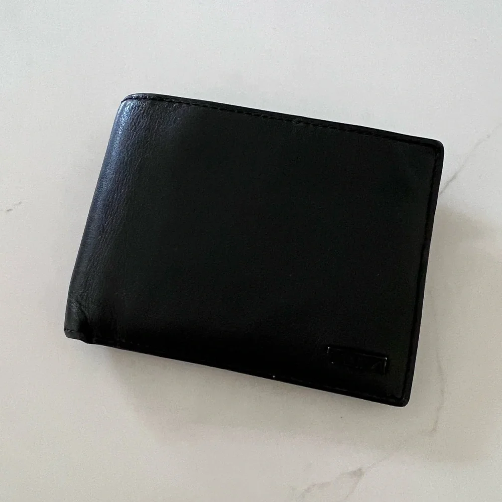 Men's Black Leather Bifold Wallet